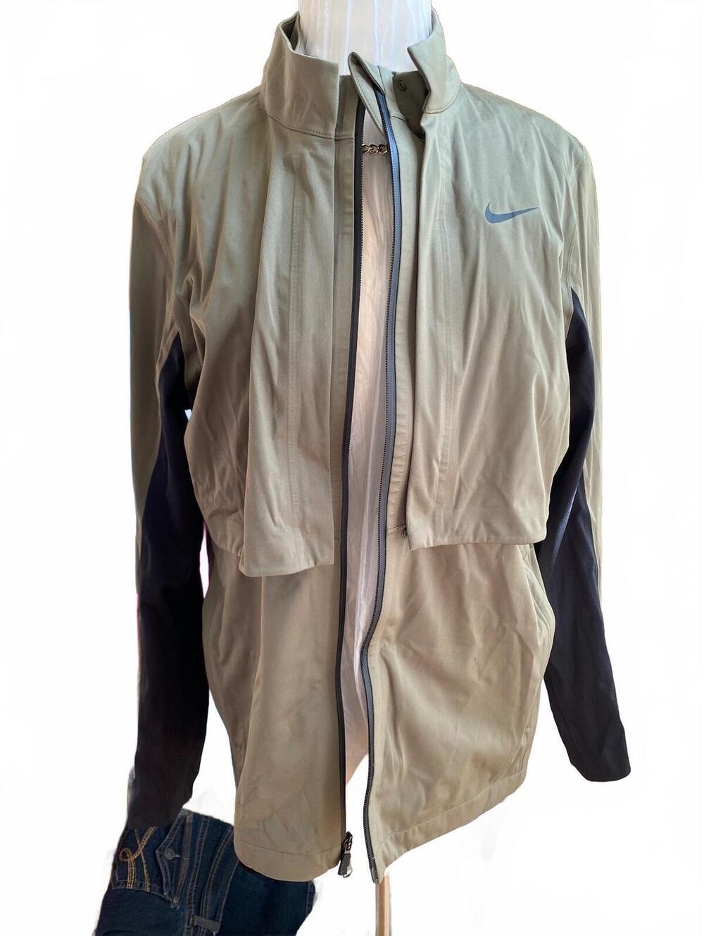 Nike Women's Lightweight Two-Tone Jacket with Detachable Flr